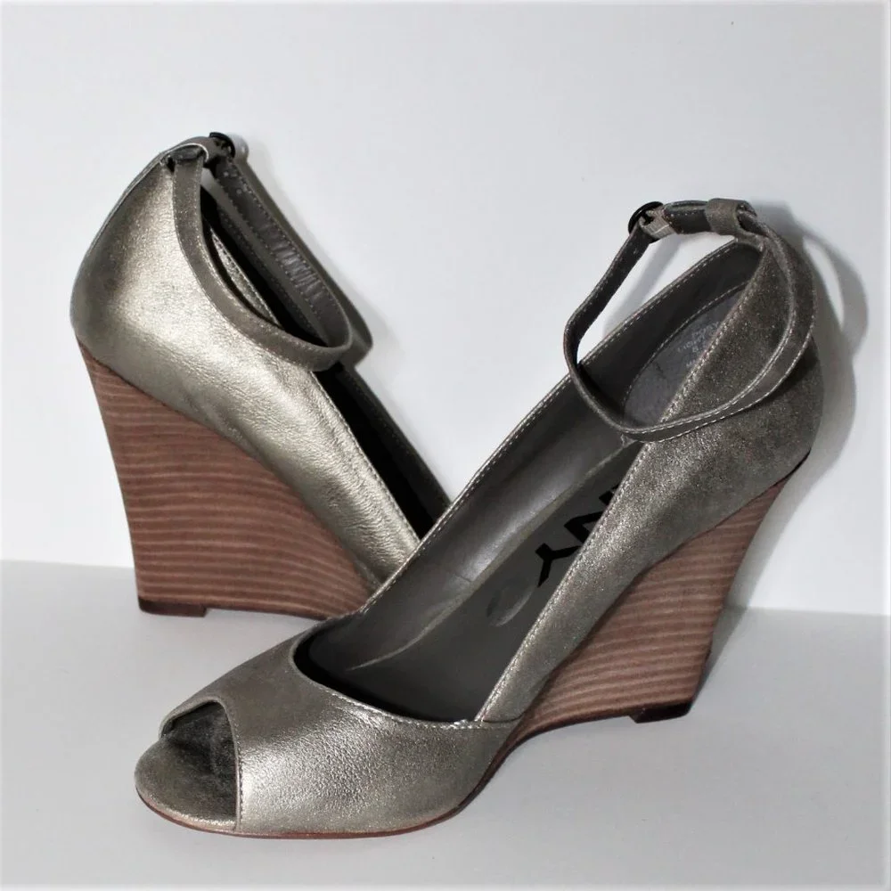 DKNYC Gold Metallic Leather Wedge Heel - Picture 1 of 6